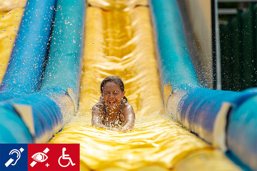 Attraction aquatique glissade sur le ventre - Non adapté handicap moteur - Non adapté handicap visuel